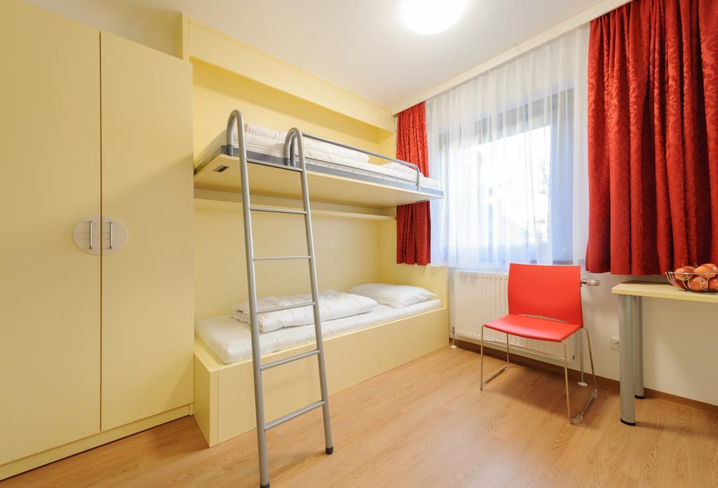 Hostel Huetteldorf Vienna Exterior photo