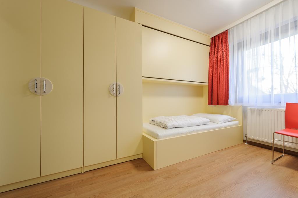 Hostel Huetteldorf Vienna Exterior photo