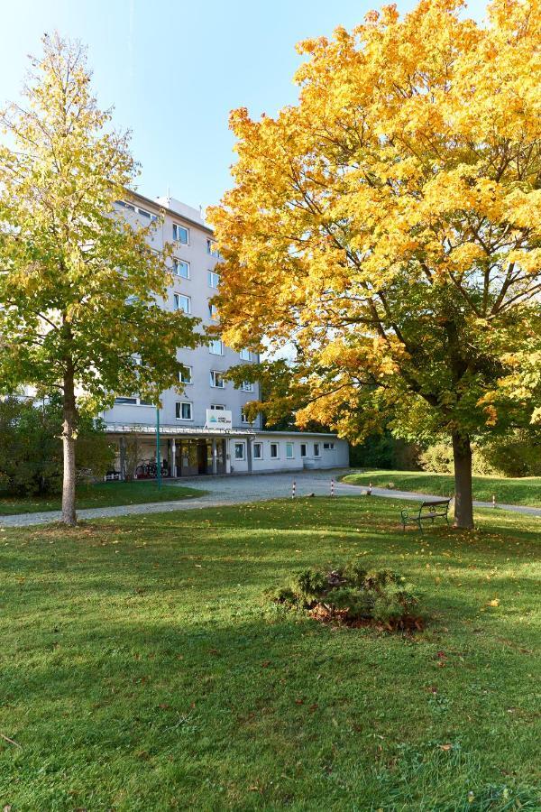 Hostel Huetteldorf Vienna Exterior photo